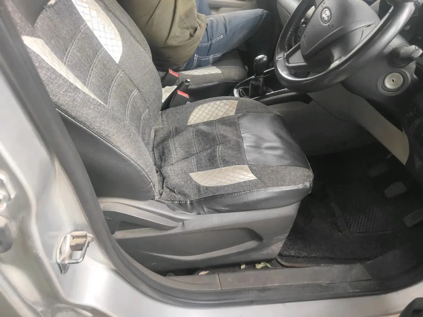 2016 Ford Ecosport AMBIENTE 1.5L DIESEL, Diesel, Manual, 1,17,588 km, interior