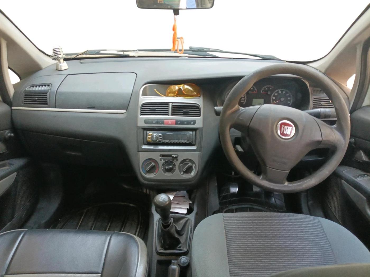 2013 Fiat Grand Punto ACTIVE 1.3, Diesel, Manual, 1,15,993 km, interior