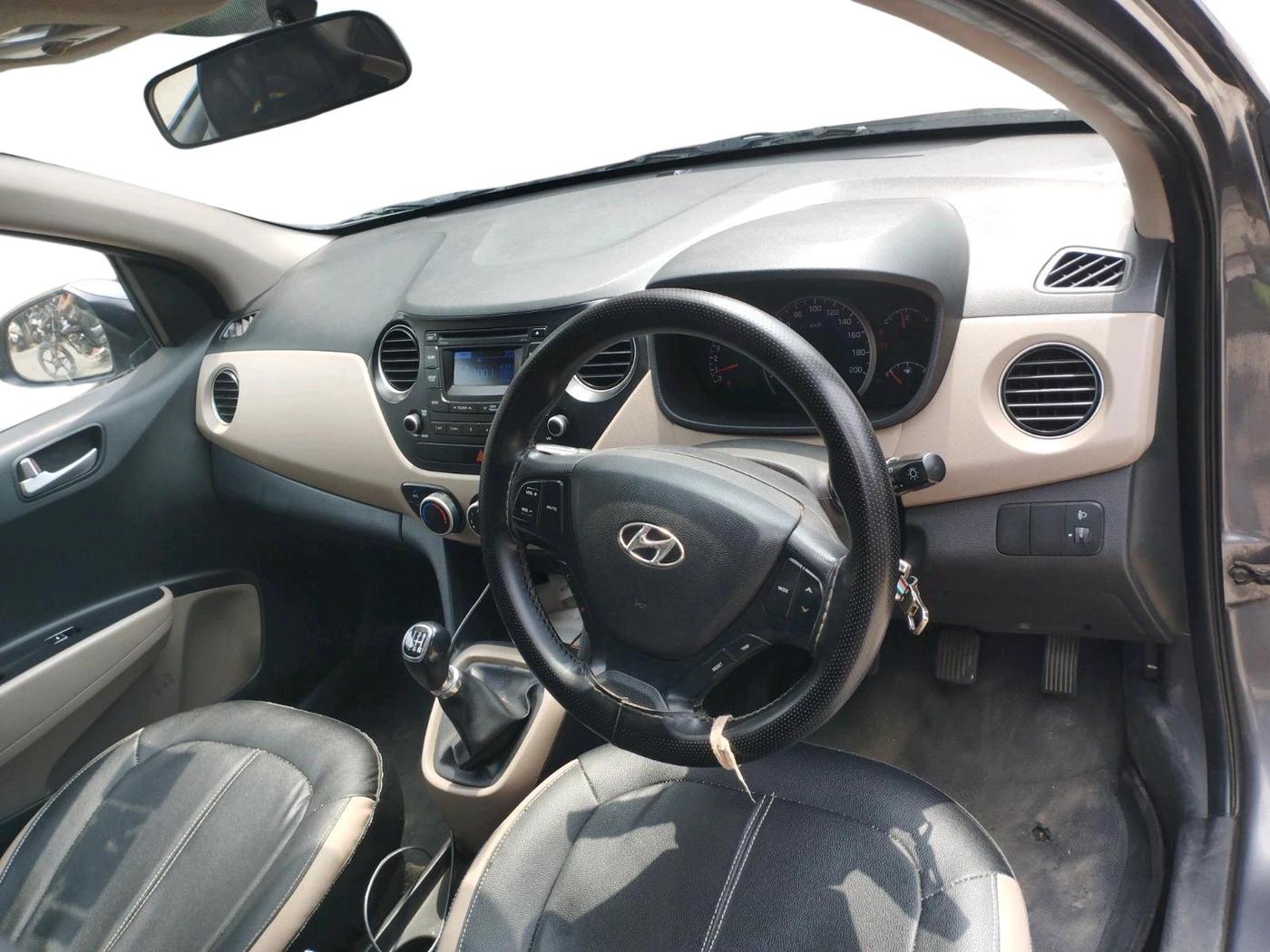 2015 Hyundai Grand i10 SPORTZ 1.2 KAPPA VTVT, Petrol, Manual, 1,02,149 km, interior