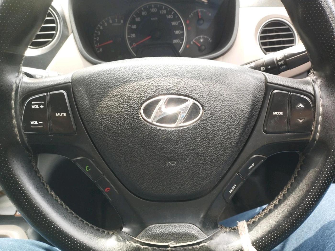 2015 Hyundai Grand i10 SPORTZ 1.2 KAPPA VTVT, Petrol, Manual, 1,02,149 km, interior