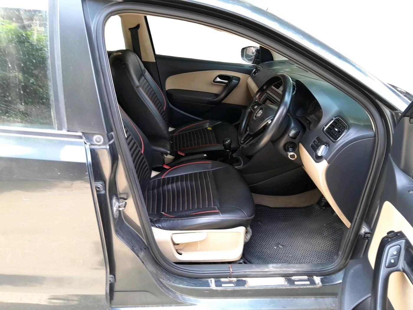 2017 Volkswagen Polo HIGHLINE1.5L, Diesel, Manual, 1,02,675 km, interior