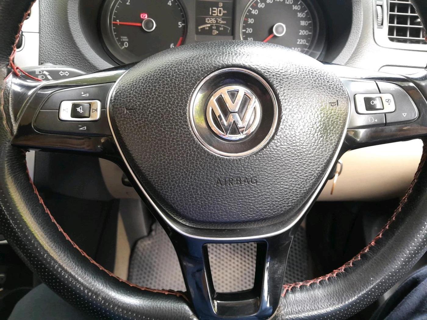 2017 Volkswagen Polo HIGHLINE1.5L, Diesel, Manual, 1,02,675 km, interior