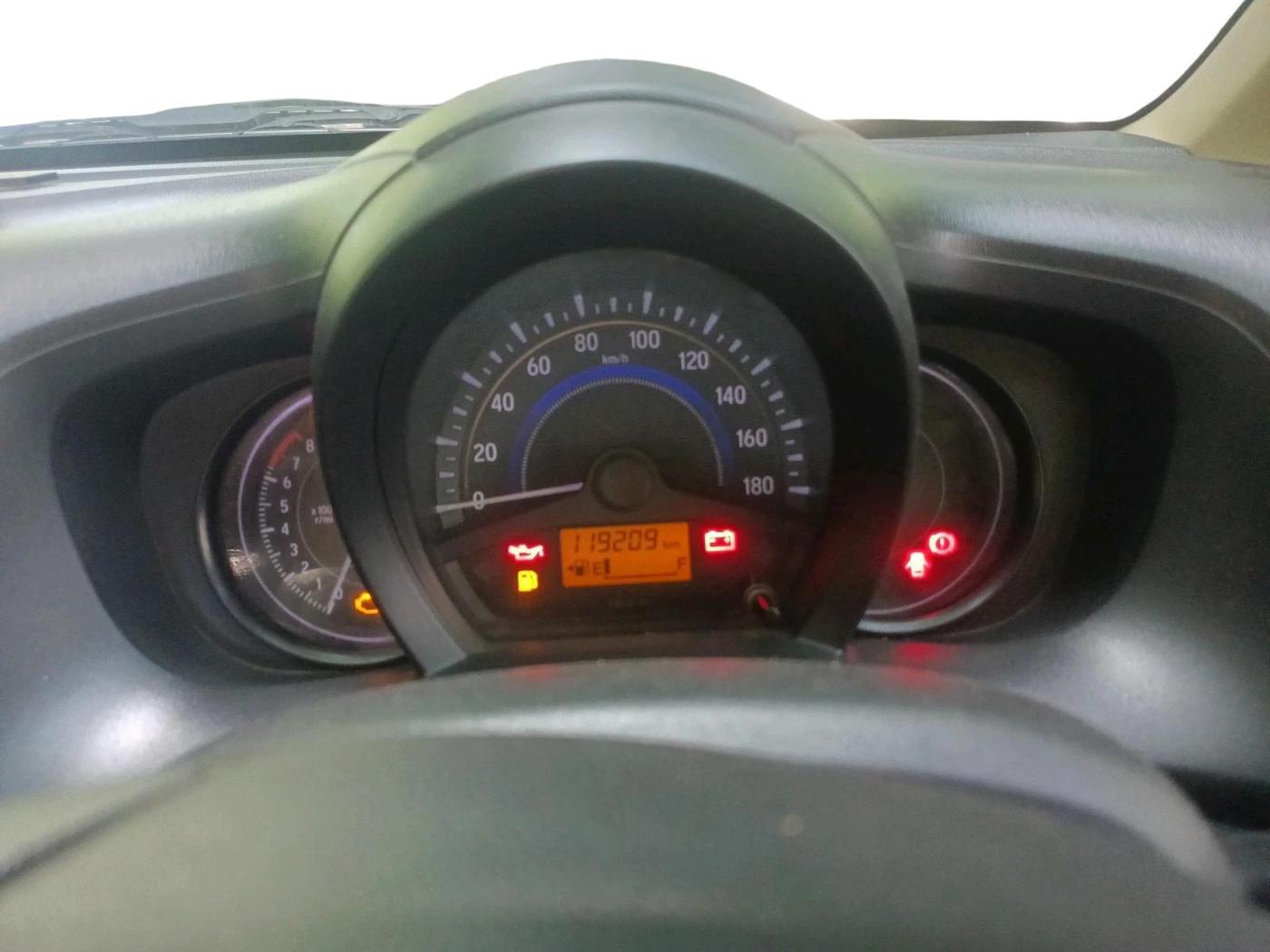 2015 Honda Amaze 1.2L I-VTEC S, CNG, Manual, 1,19,209 km, interior