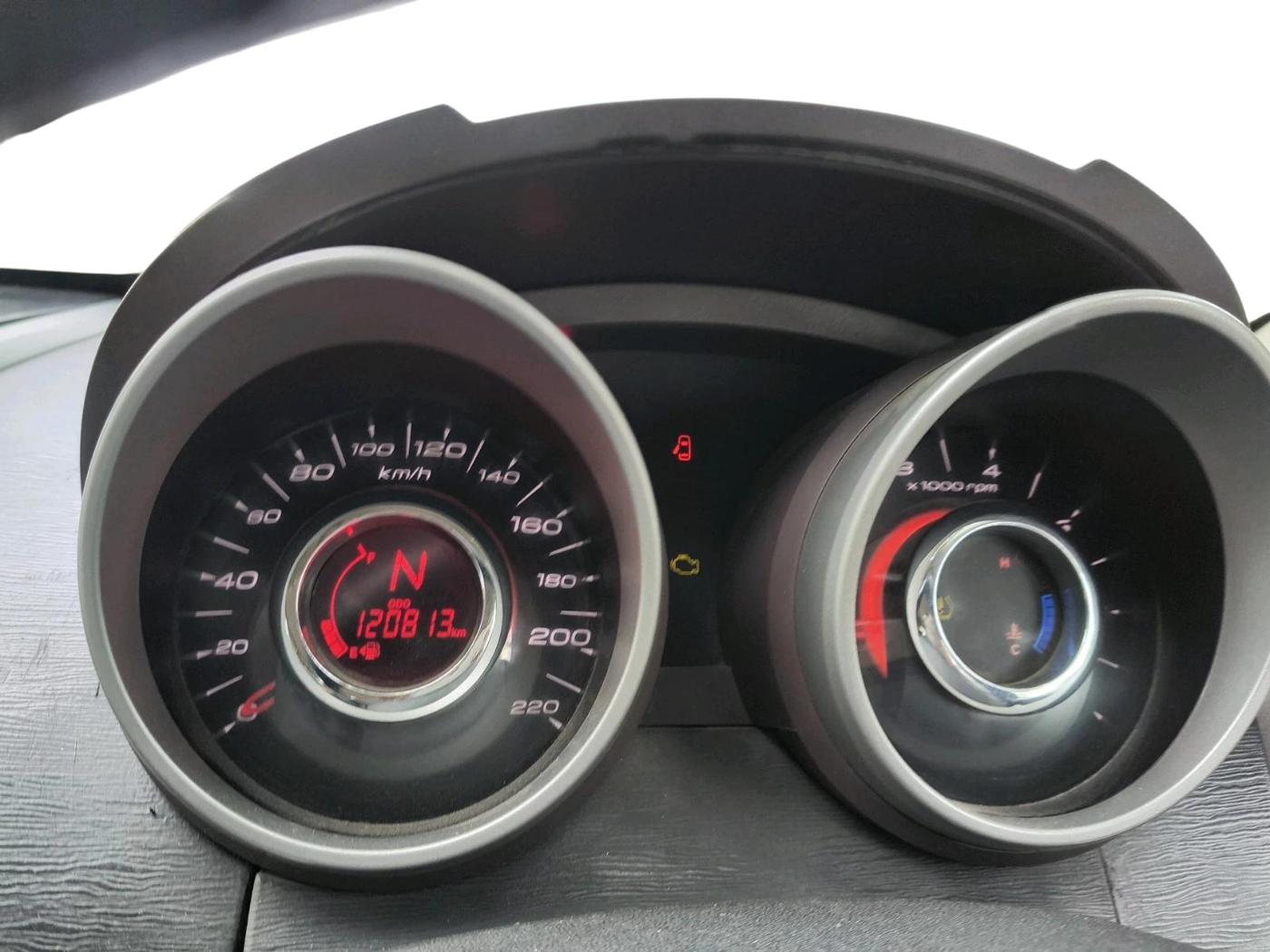 2015 Mahindra XUV500 W8, Diesel, Manual, 1,20,813 km, interior