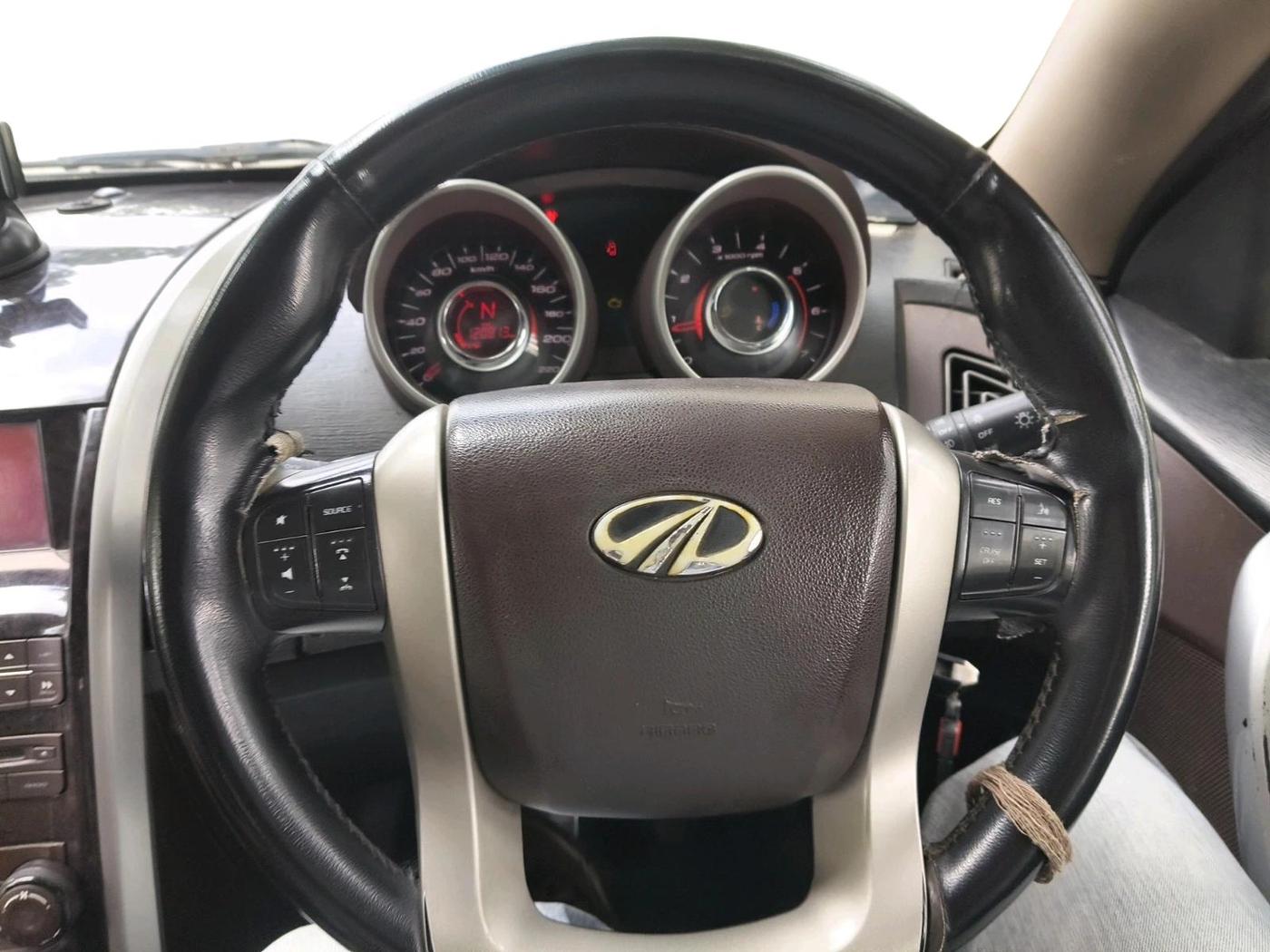 2015 Mahindra XUV500 W8, Diesel, Manual, 1,20,813 km, interior