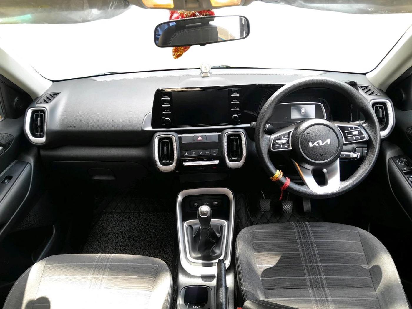 2024 KIA SONET HTK (O) 1.2 Petrol MT, Petrol, Manual, 8,495 km, interior