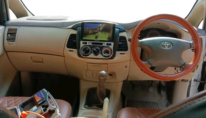 2007 Toyota Innova V 2.5 8 STR, Diesel, Manual, 1,78,918 km, interior