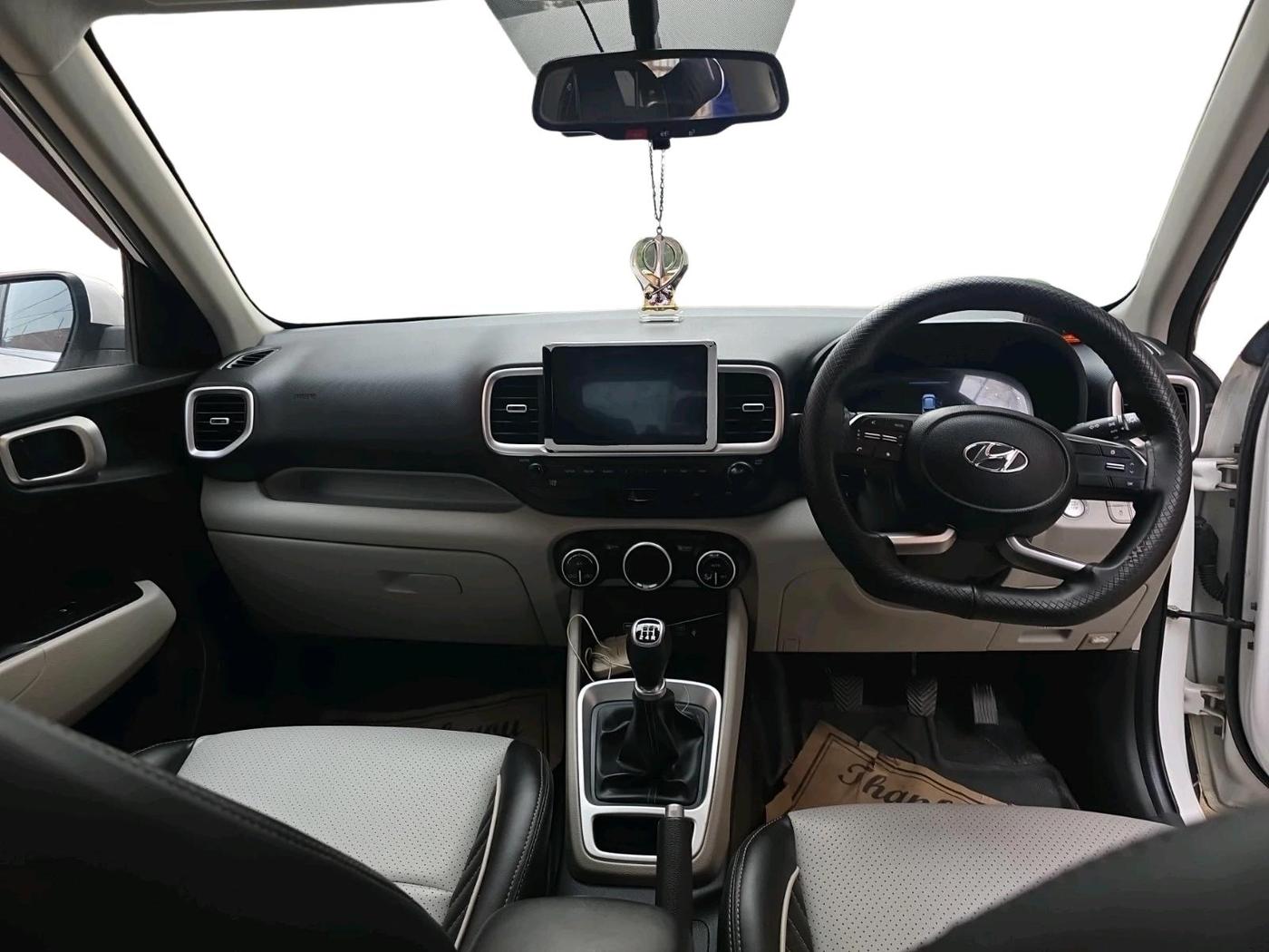 2024 Hyundai VENUE SX 1.2 PETROL, Petrol, Manual, 18,199 km, interior