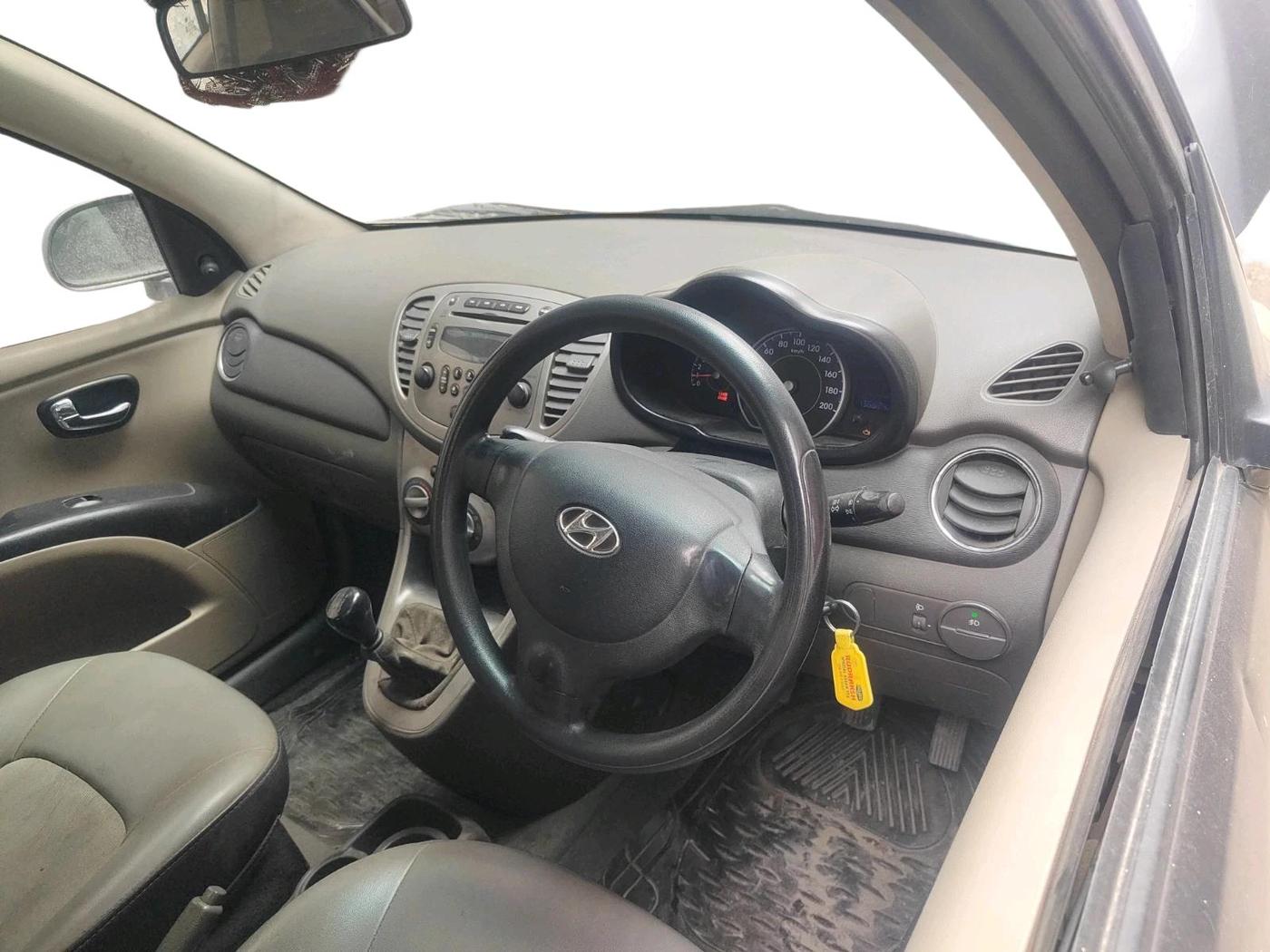 2015 Hyundai i10 SPORTZ 1.1, Petrol, Manual, 1,36,625 km, interior