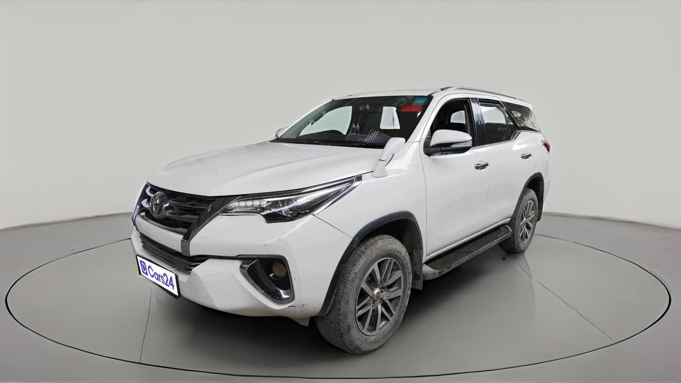 2017 Toyota Fortuner 2.8 4X4 MT, Diesel, Manual, 1,02,519 km, exterior