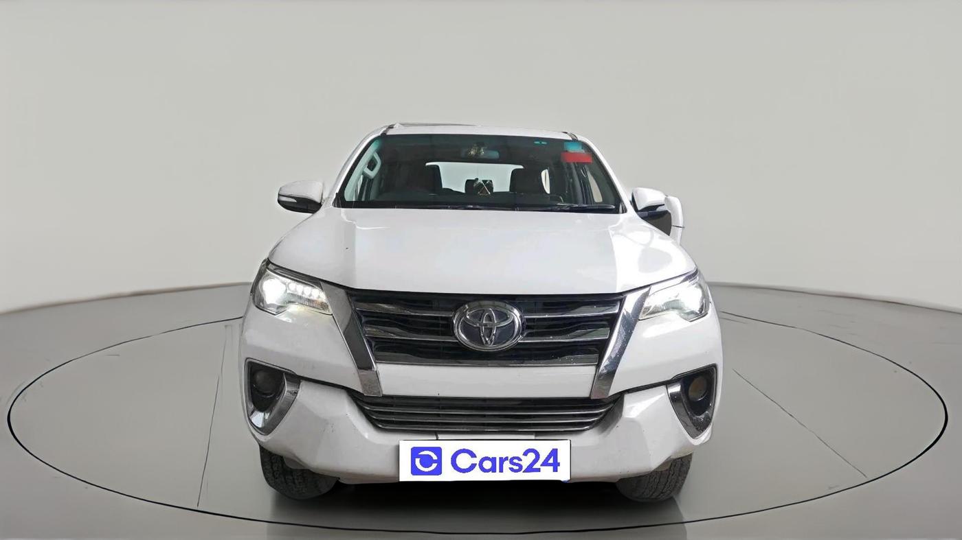 2017 Toyota Fortuner 2.8 4X4 MT, Diesel, Manual, 1,02,519 km, exterior