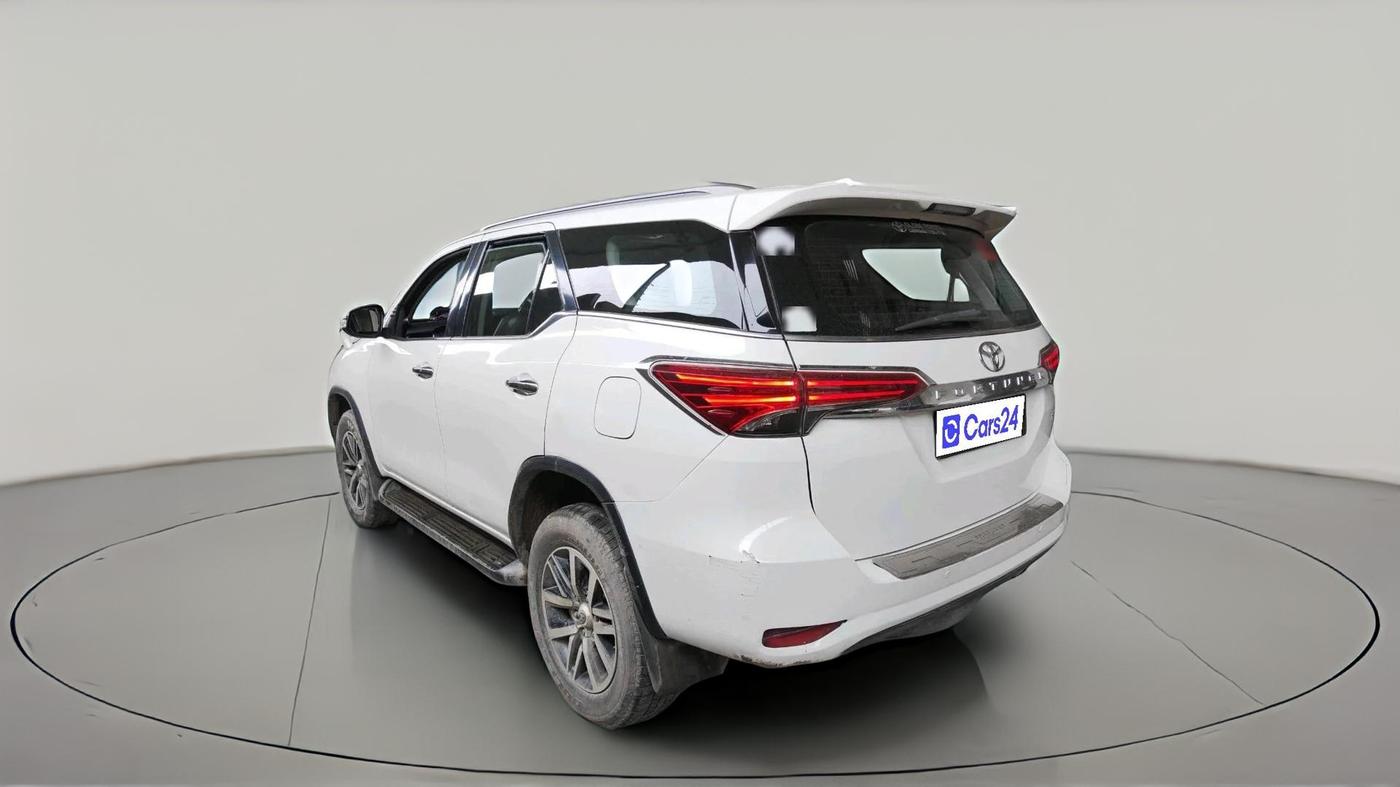 2017 Toyota Fortuner 2.8 4X4 MT, Diesel, Manual, 1,02,519 km, exterior