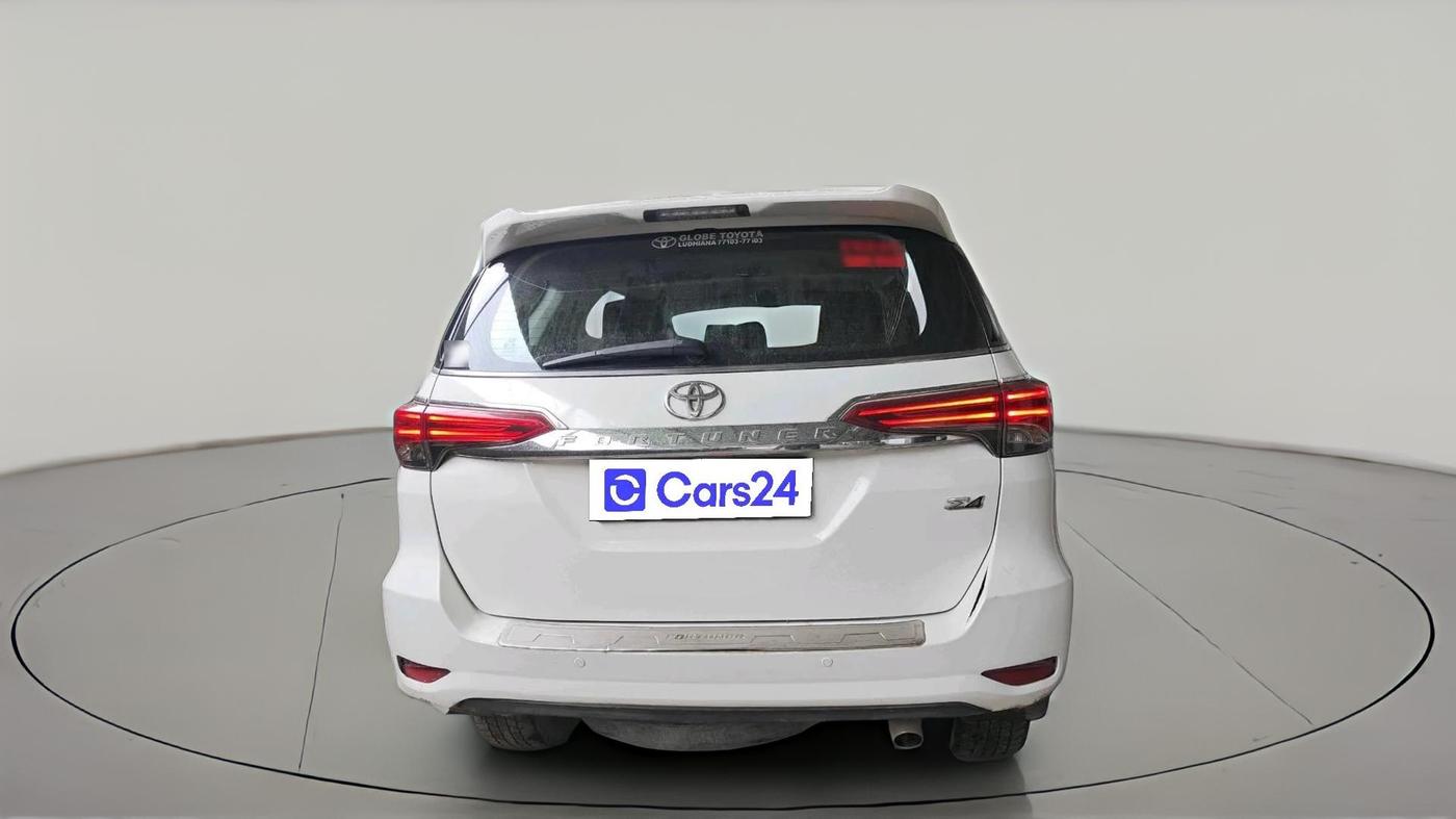 2017 Toyota Fortuner 2.8 4X4 MT, Diesel, Manual, 1,02,519 km, exterior