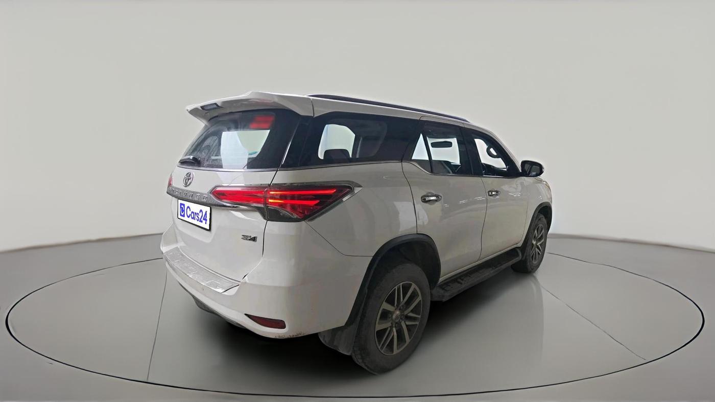 2017 Toyota Fortuner 2.8 4X4 MT, Diesel, Manual, 1,02,519 km, exterior