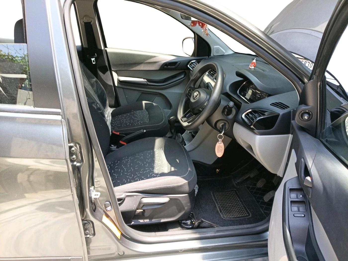 2024 Tata Tiago XT (O) PETROL, Petrol, Manual, 6,635 km, interior