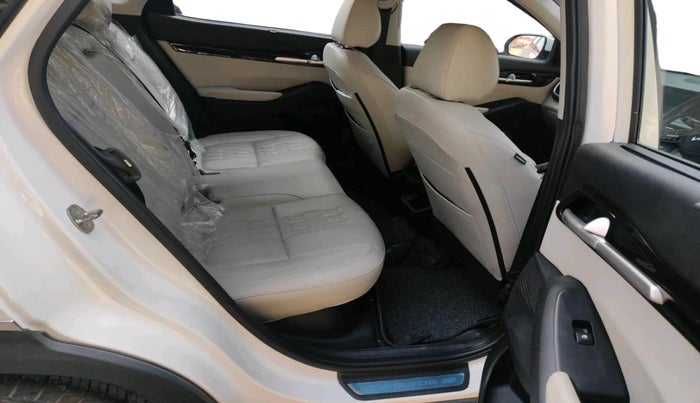 2023 KIA SELTOS  HTX 1.5 PETROL MT, Petrol, Manual, 10,335 km, interior