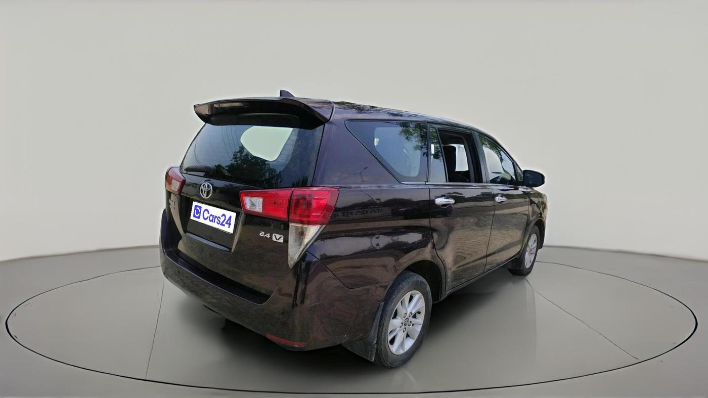 2017 Toyota Innova Crysta 2.4 VX 8 STR, Diesel, Manual, 2,36,426 km, exterior