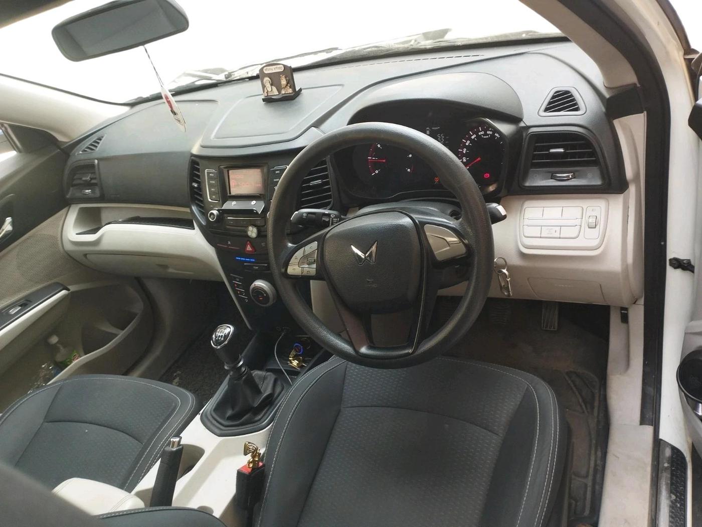 2022 Mahindra XUV300 W6 1.5 Diesel, Diesel, Manual, 1,31,773 km, interior