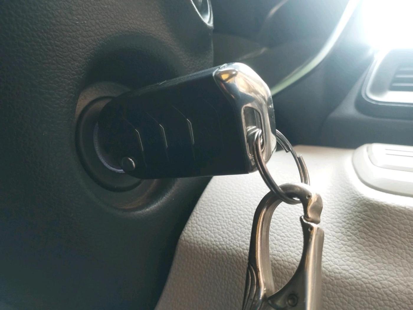 2022 Mahindra XUV300 W6 1.5 Diesel, Diesel, Manual, 1,31,773 km, interior