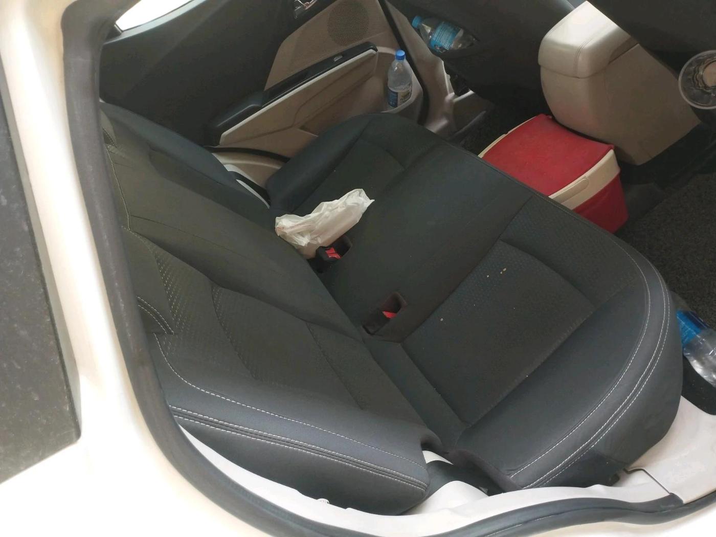 2022 Mahindra XUV300 W6 1.5 Diesel, Diesel, Manual, 1,31,773 km, interior