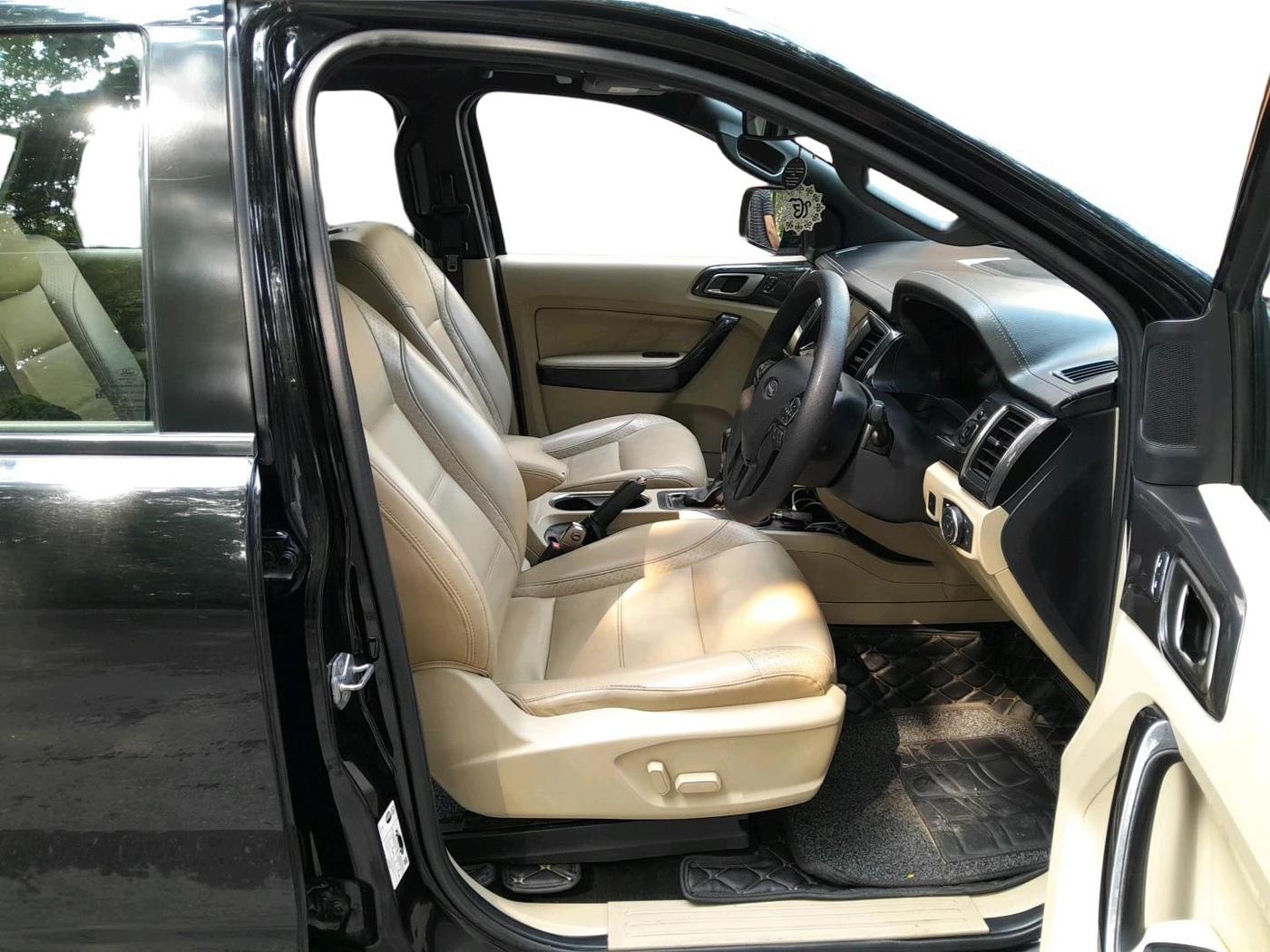 2019 Ford Endeavour TITANIUM PLUS 2.2 4X2 AT SUNROOF, Diesel, Automatic, 1,11,719 km, interior