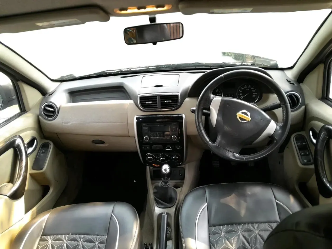 2014 Nissan Terrano XV D THP PREMIUM 110 PS, Diesel, Manual, 96,496 km, interior