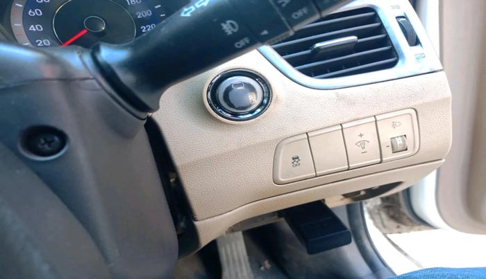 2012 Hyundai New Elantra 1.6 SX MT DIESEL, Diesel, Manual, 1,15,700 km, interior