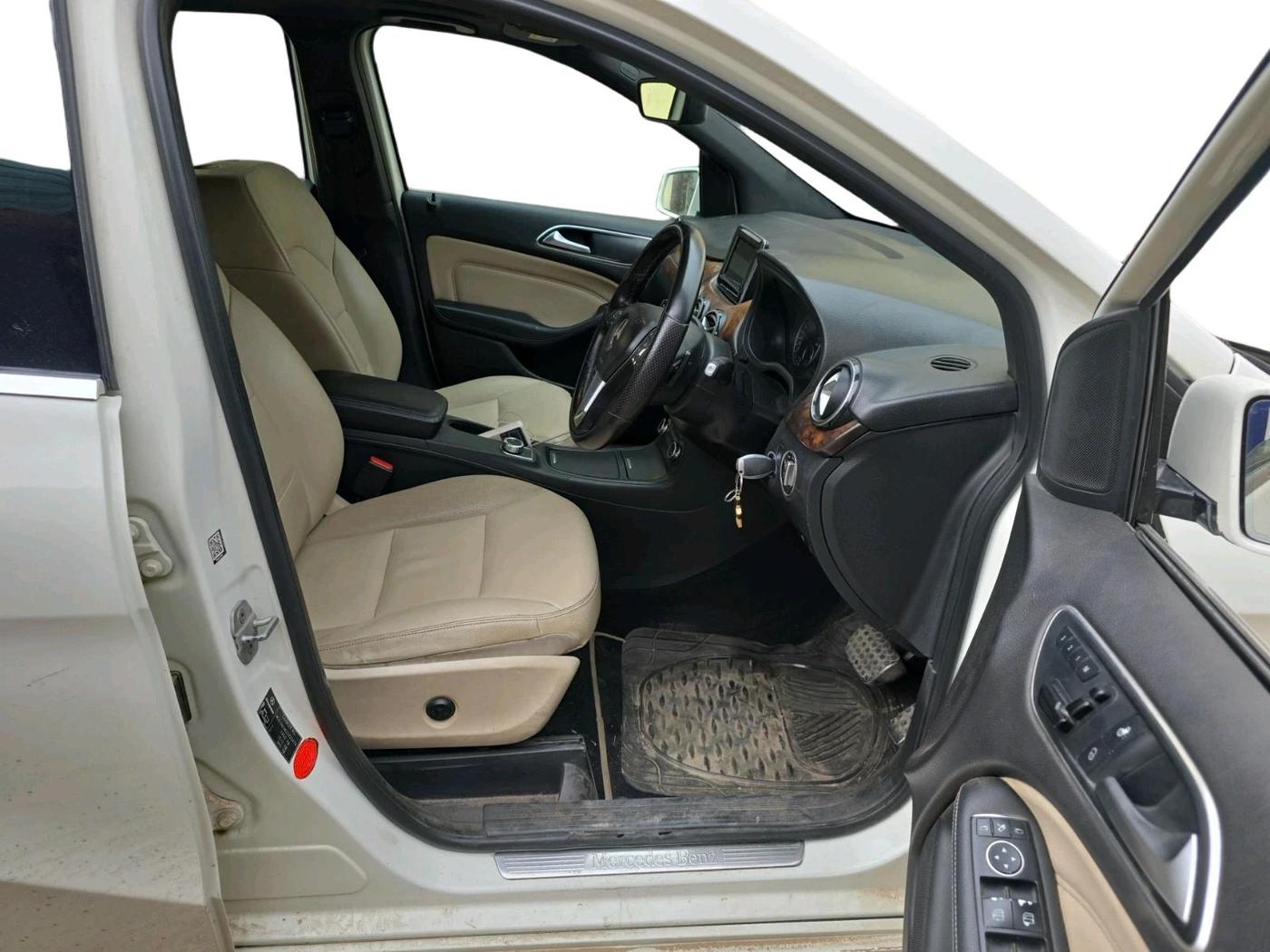 2013 Mercedes Benz B Class 180 Style Petrol, Petrol, Automatic, 1,20,956 km, interior