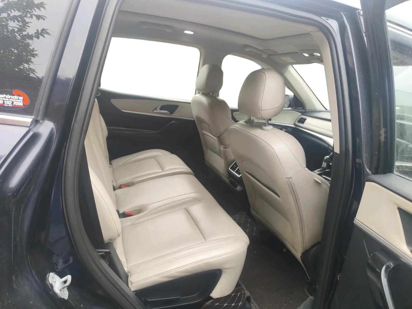 2022 Mahindra XUV700 AX 7 LUXURY D AT 7 STR, Diesel, Automatic, 1,04,513 km, interior
