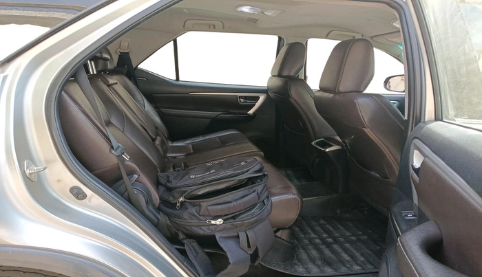 2017 Toyota Fortuner 2.8 4X2 AT, Diesel, Automatic, 2,66,086 km, interior