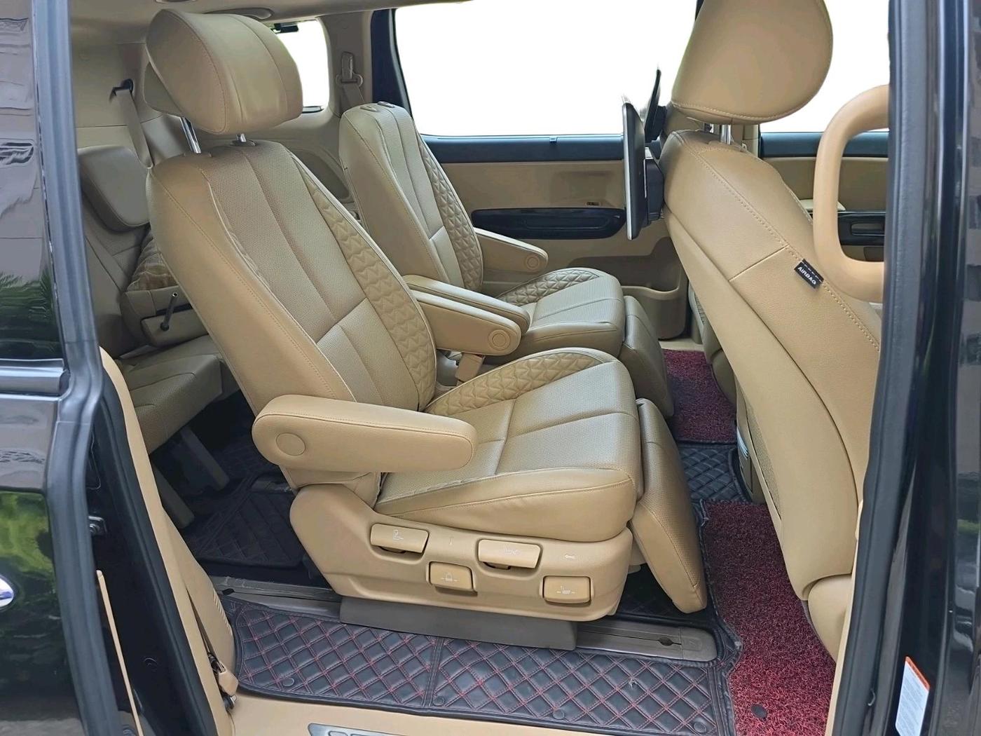 2022 KIA CARNIVAL LIMOUSINE PLUS 2.2 7 STR, Diesel, Automatic, 1,71,745 km, interior