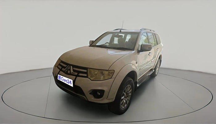 2015 Mitsubishi Pajero Sport 2.5 AT 4X2, Diesel, Automatic, 1,93,369 km, exterior