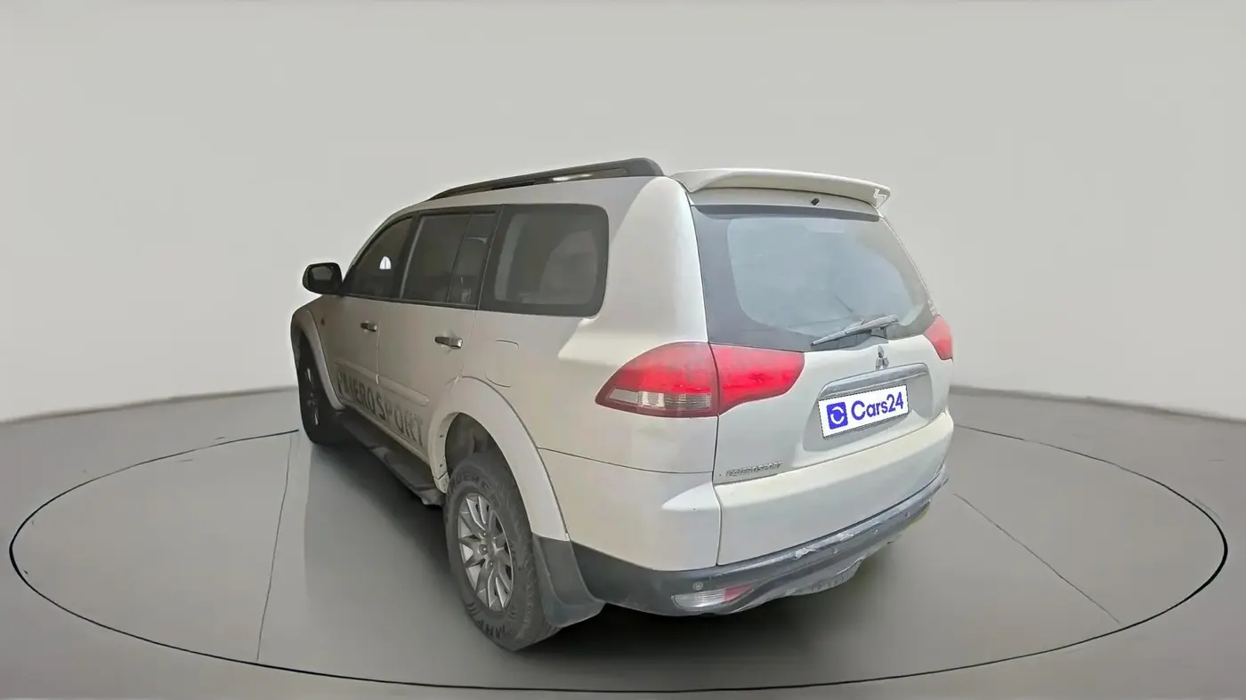 2015 Mitsubishi Pajero Sport 2.5 AT 4X2, Diesel, Automatic, 1,93,369 km, exterior