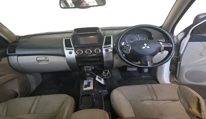 2015 Mitsubishi Pajero Sport 2.5 AT 4X2, Diesel, Automatic, 1,93,369 km, interior