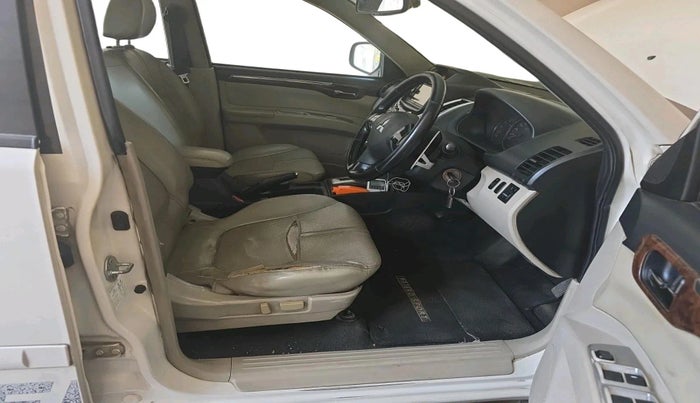 2015 Mitsubishi Pajero Sport 2.5 AT 4X2, Diesel, Automatic, 1,93,369 km, interior