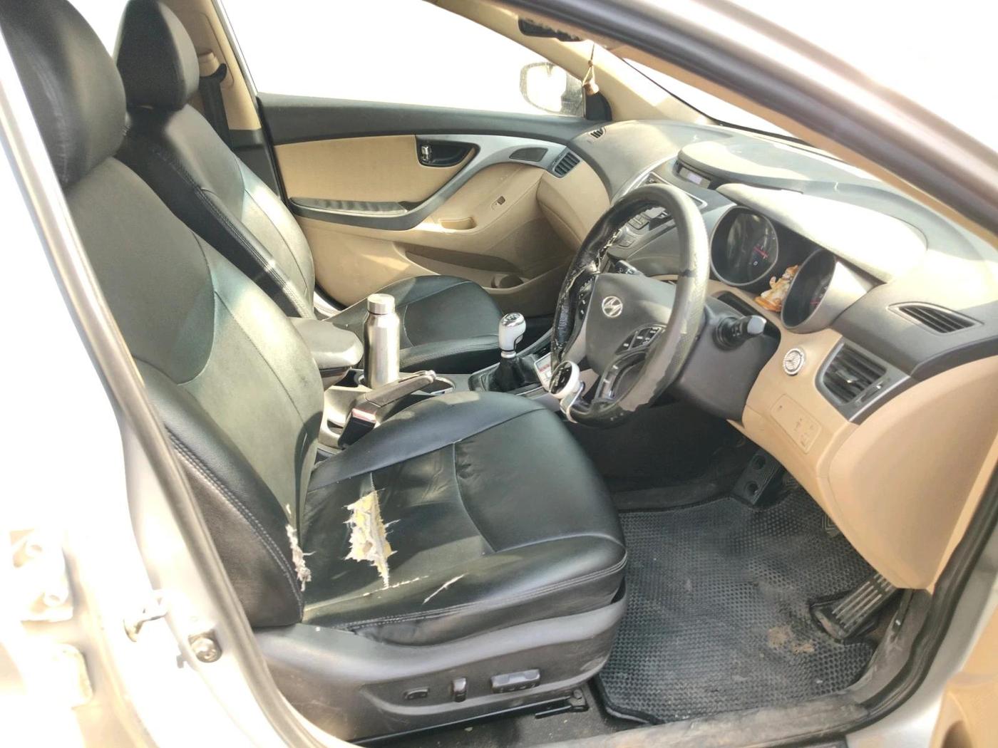 2014 Hyundai New Elantra 1.6 SX MT DIESEL, Diesel, Manual, 1,12,595 km, interior