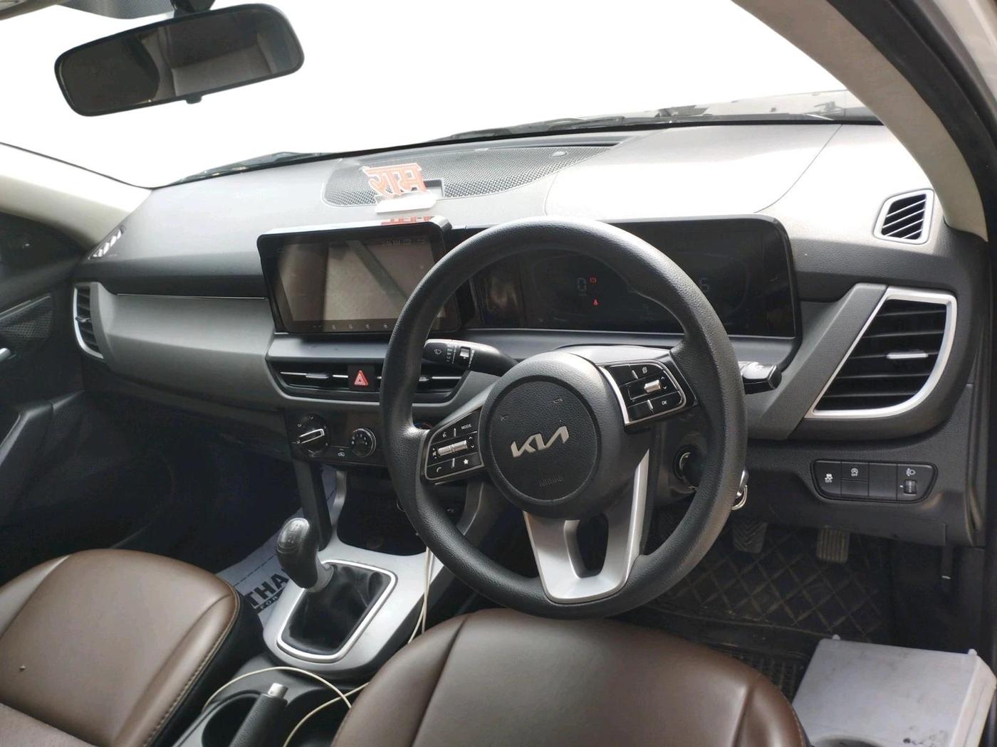 2023 KIA SELTOS  HTE 1.5 PETROL MT, Petrol, Manual, 33,409 km, interior
