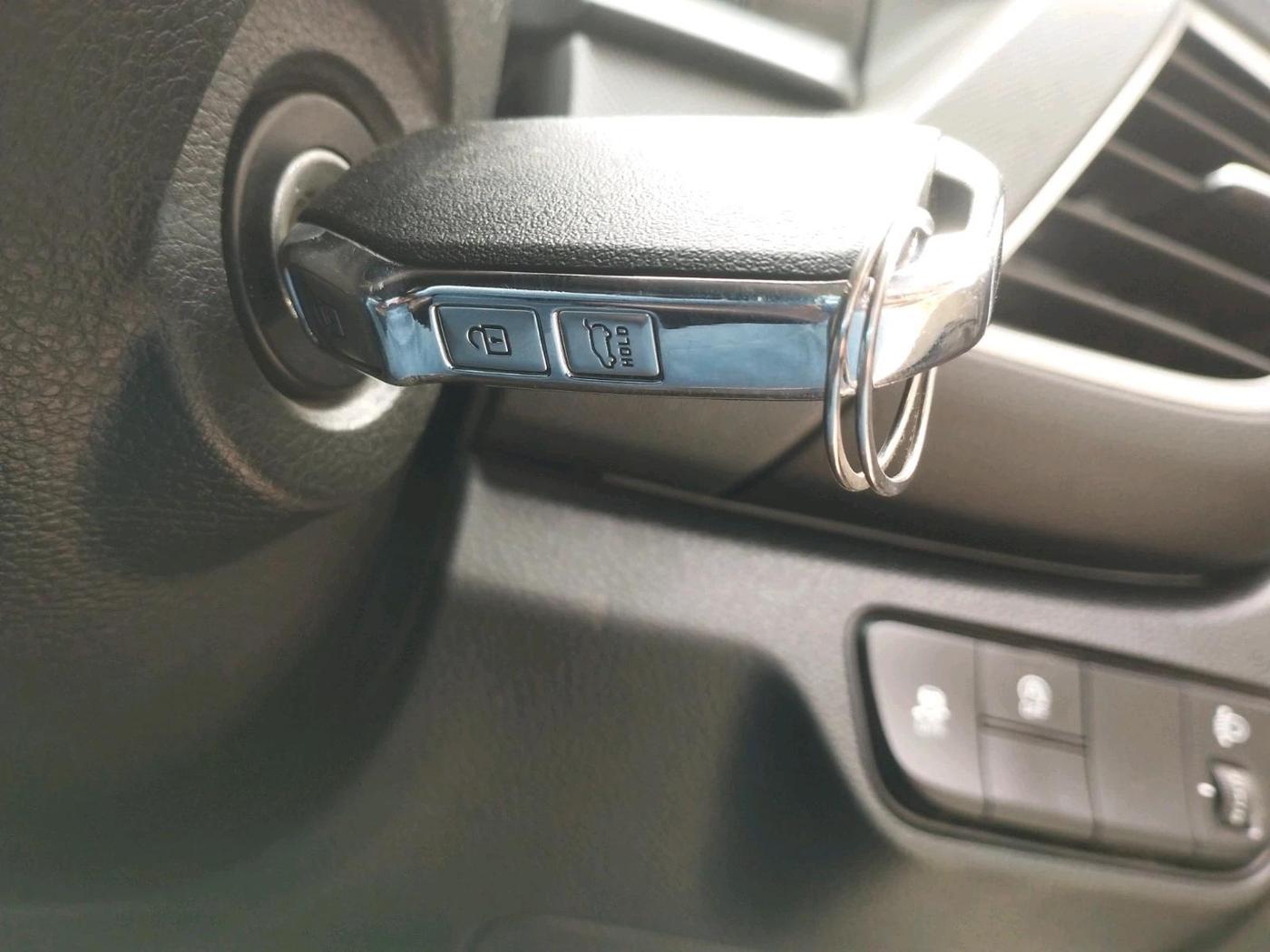 2023 KIA SELTOS  HTE 1.5 PETROL MT, Petrol, Manual, 33,409 km, interior
