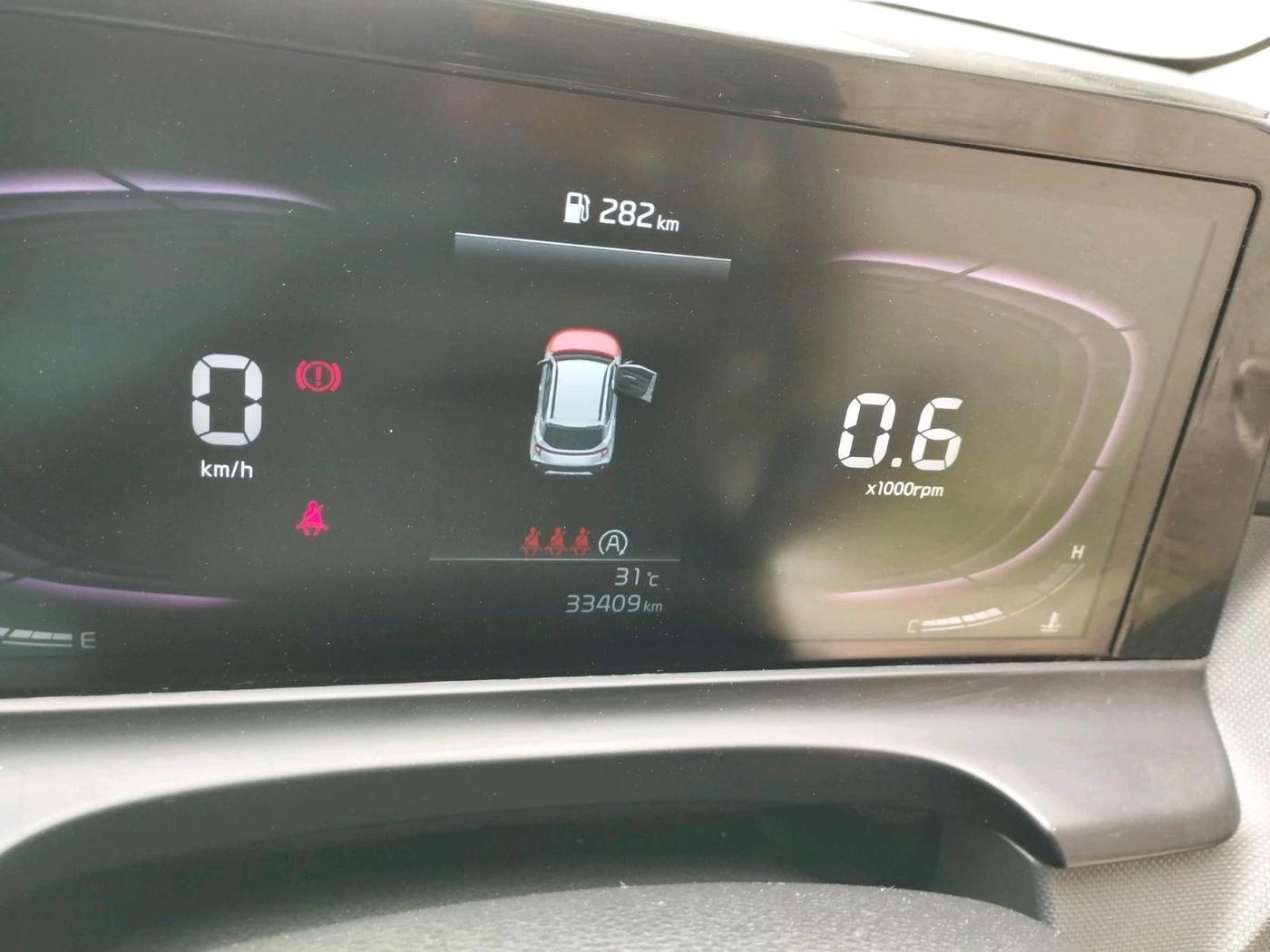 2023 KIA SELTOS  HTE 1.5 PETROL MT, Petrol, Manual, 33,409 km, interior