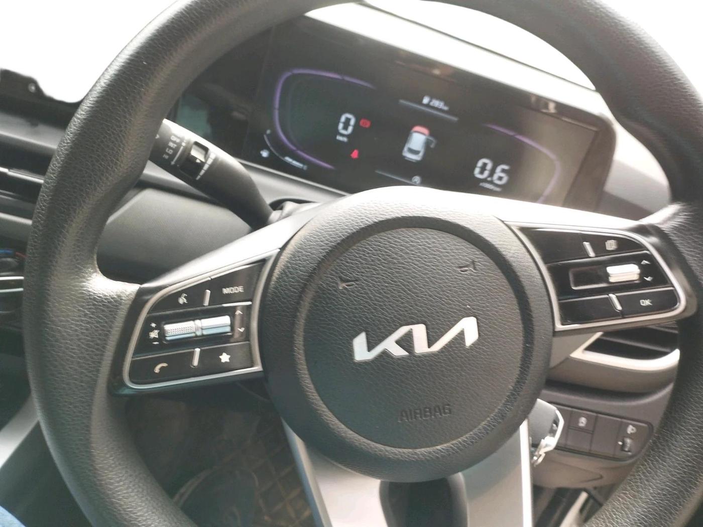 2023 KIA SELTOS  HTE 1.5 PETROL MT, Petrol, Manual, 33,409 km, interior