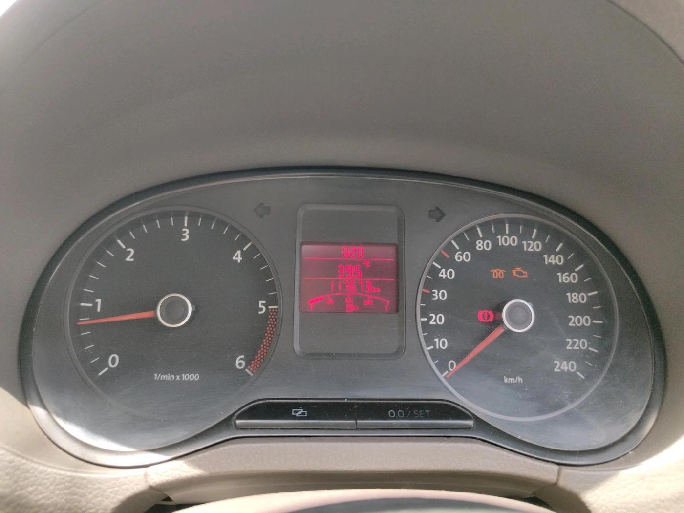2011 Volkswagen Vento TRENDLINE DIESEL 1.6, Diesel, Manual, 1,17,673 km, interior