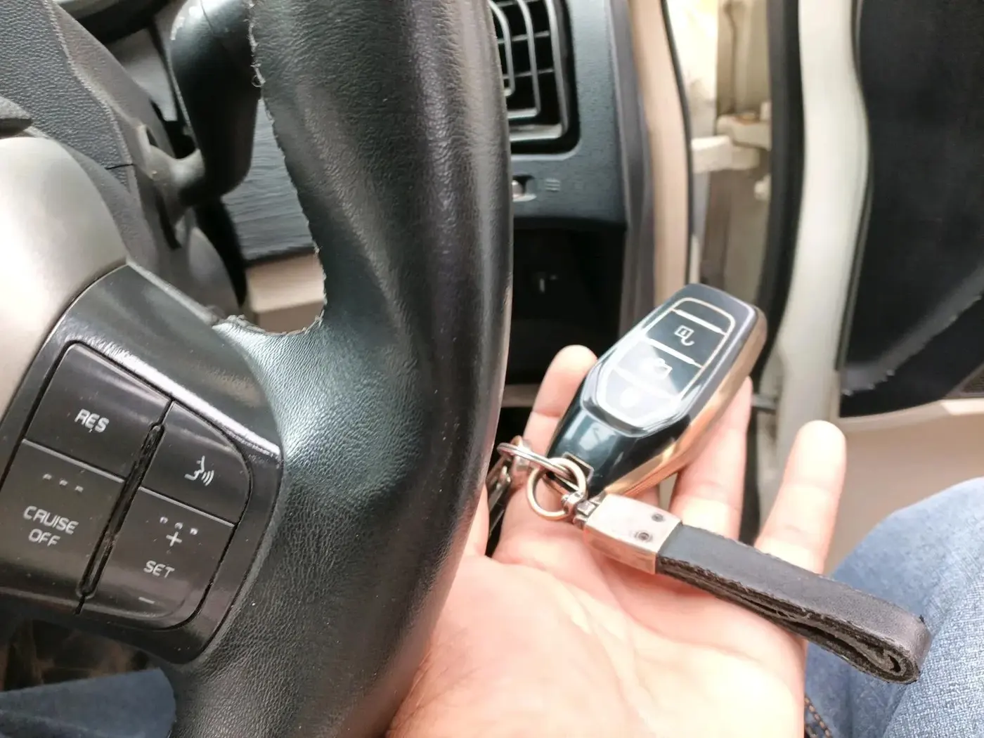 2016 Mahindra XUV500 W10 AT, Diesel, Automatic, 1,59,200 km, interior