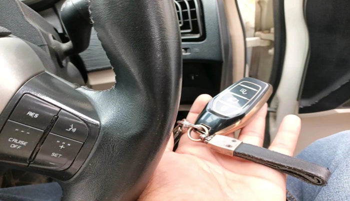 2016 Mahindra XUV500 W10 AT, Diesel, Automatic, 1,58,916 km, interior