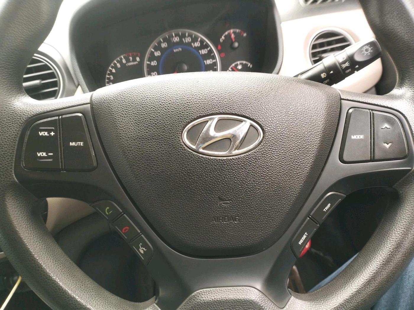 2018 Hyundai Grand i10 SPORTZ 1.2 KAPPA VTVT, Petrol, Manual, 31,552 km, interior