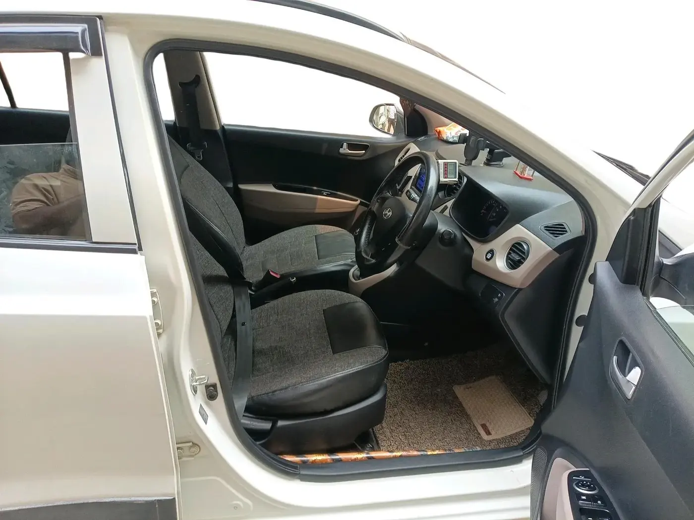 2014 Hyundai Grand i10 SPORTZ 1.2 KAPPA VTVT, Petrol, Manual, 78,228 km, interior