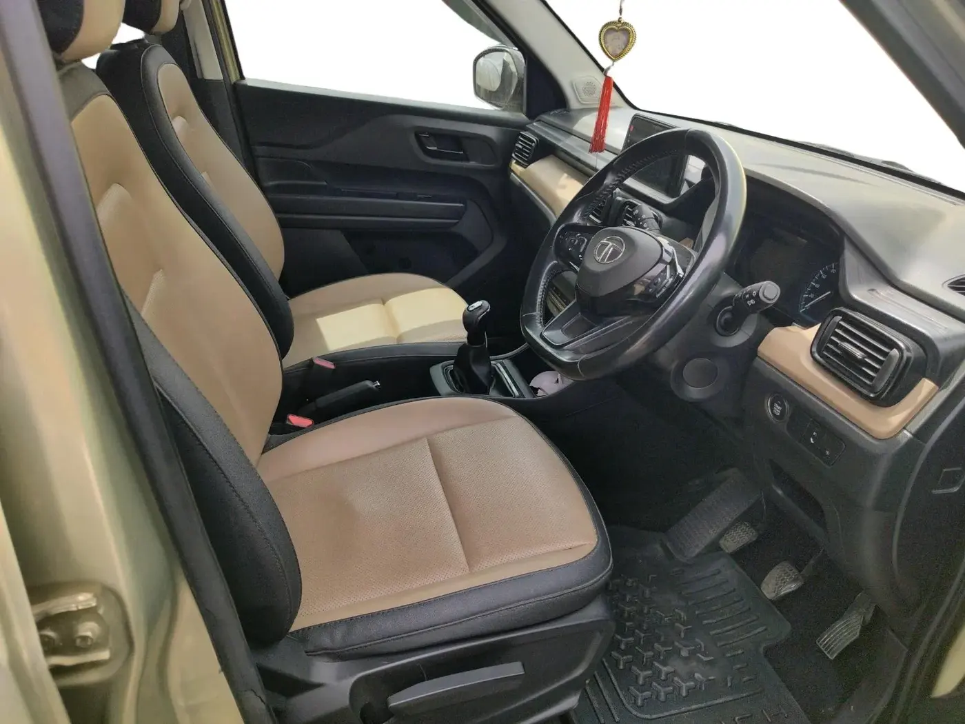 2022 Tata PUNCH CREATIVE 1.2 MT KAZIRANGA EDITION , Petrol, Manual, 50,310 km, interior