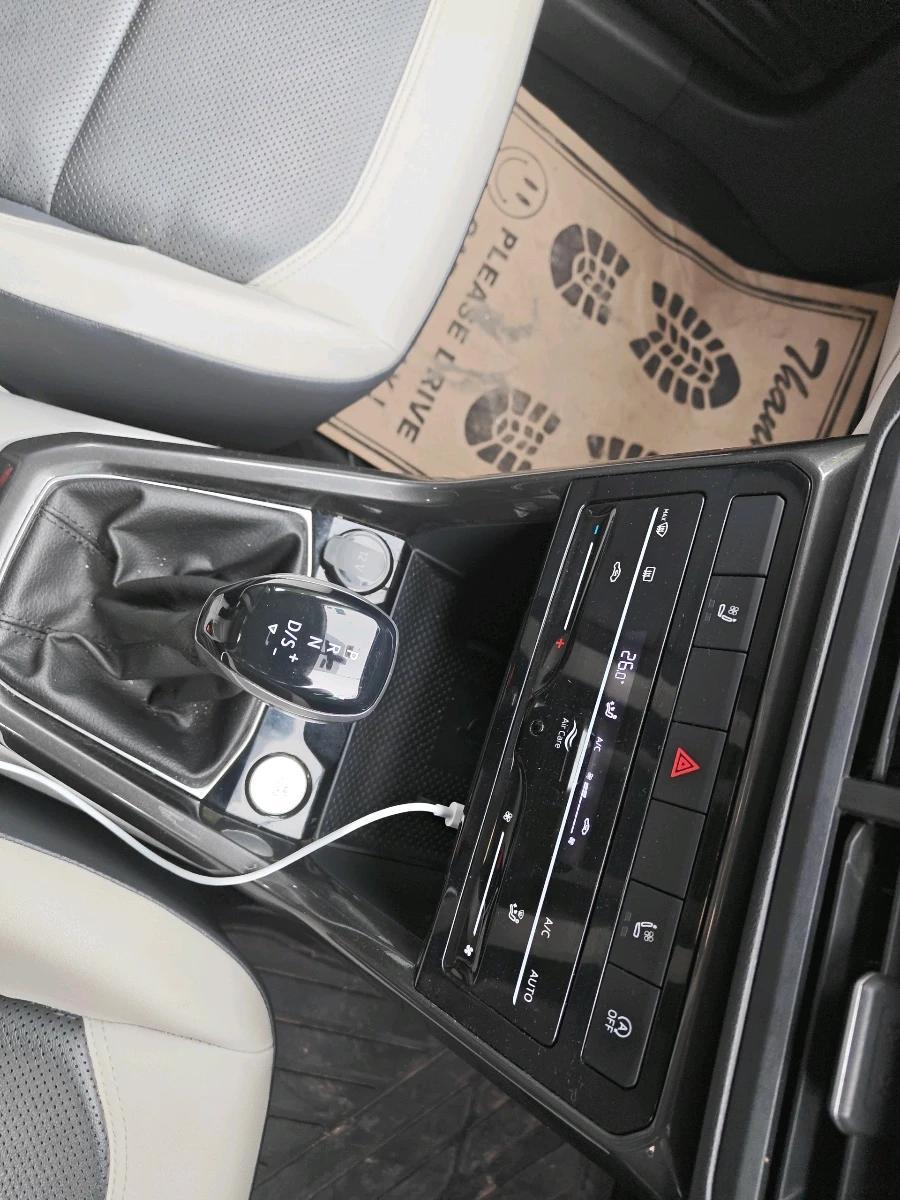 2023 Volkswagen TAIGUN TOPLINE 1.0 TSI AT, Petrol, Automatic, 19,850 km, interior