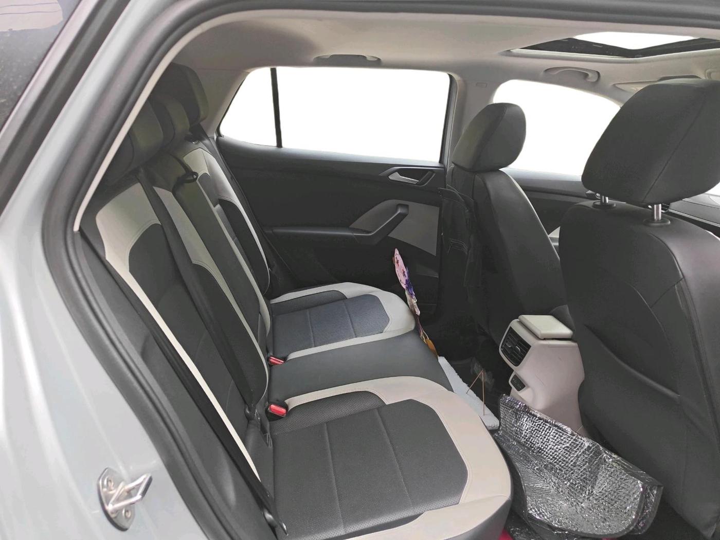 2023 Volkswagen TAIGUN TOPLINE 1.0 TSI AT, Petrol, Automatic, 19,850 km, interior