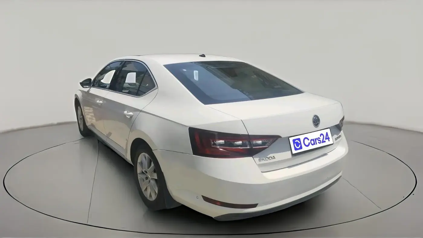 2018 Skoda Superb L&K 2.0 TDI AT, Diesel, Automatic, 1,27,726 km, exterior