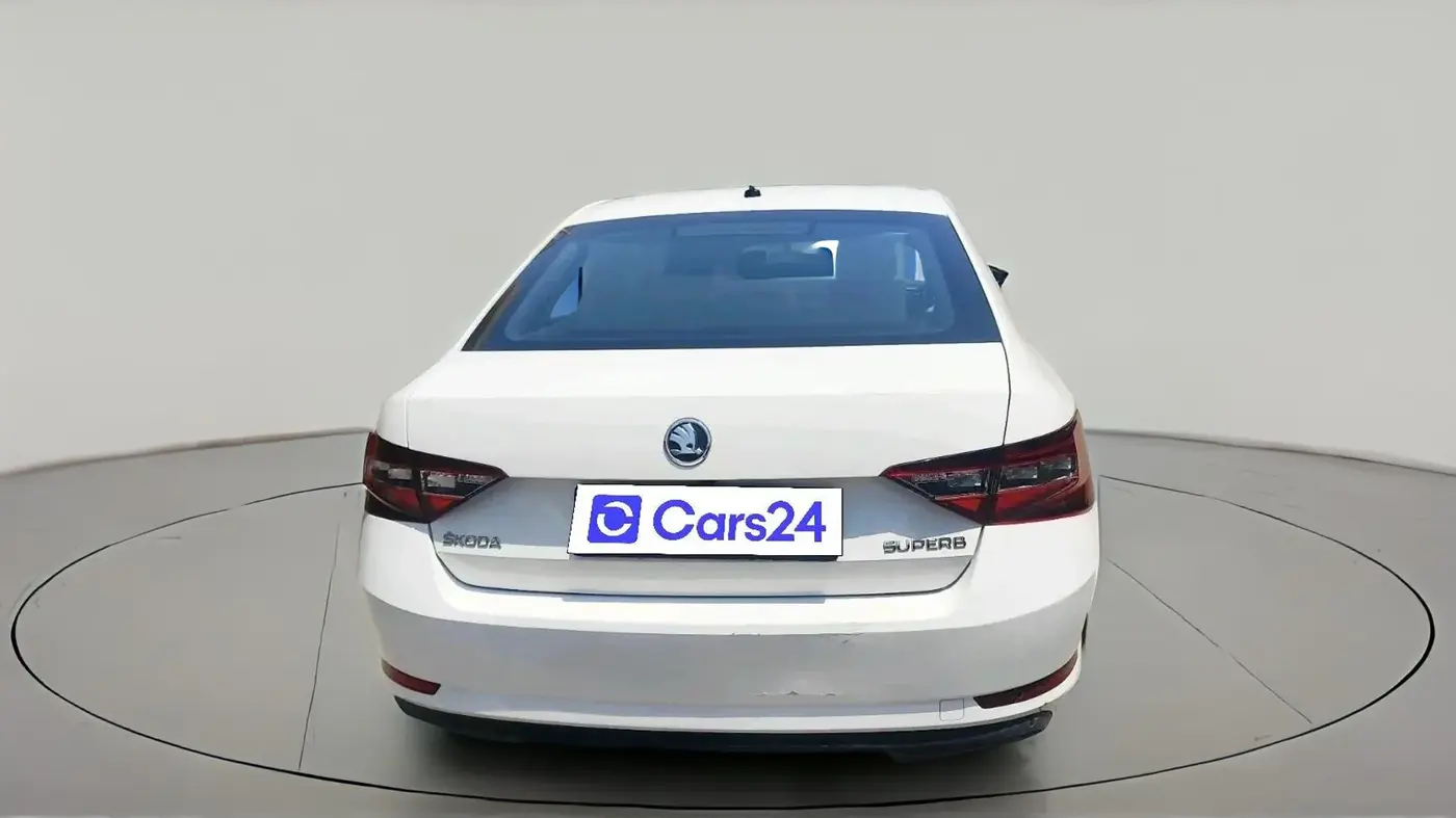 2018 Skoda Superb L&K 2.0 TDI AT, Diesel, Automatic, 1,27,726 km, exterior